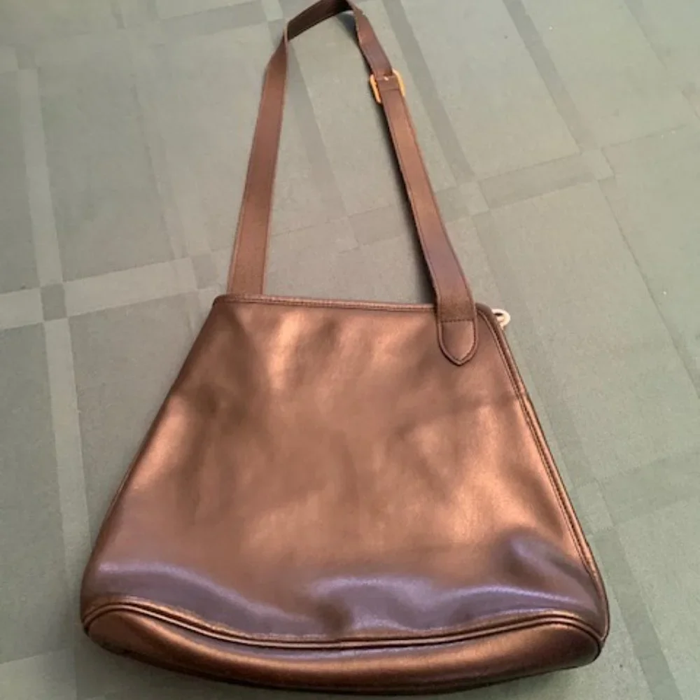 🎉HP🎉Vintage Leather Longchamp shoulder bag - Picture 2 of 16